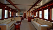 Classic Yacht El Bandido -  Salon looking forward